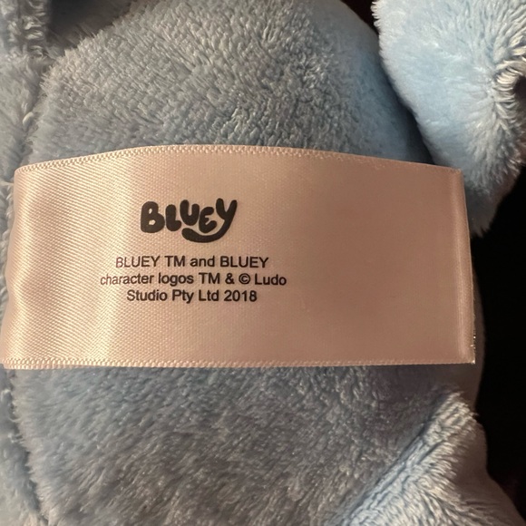 BLUEY Christmas Santa Plush - Picture 4 of 5